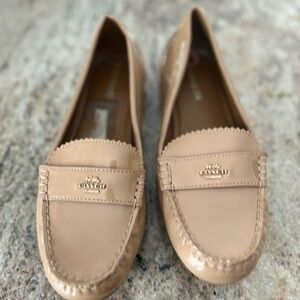 Coach Women's Beige Leather Loafers shoes size 10 used great condition tan